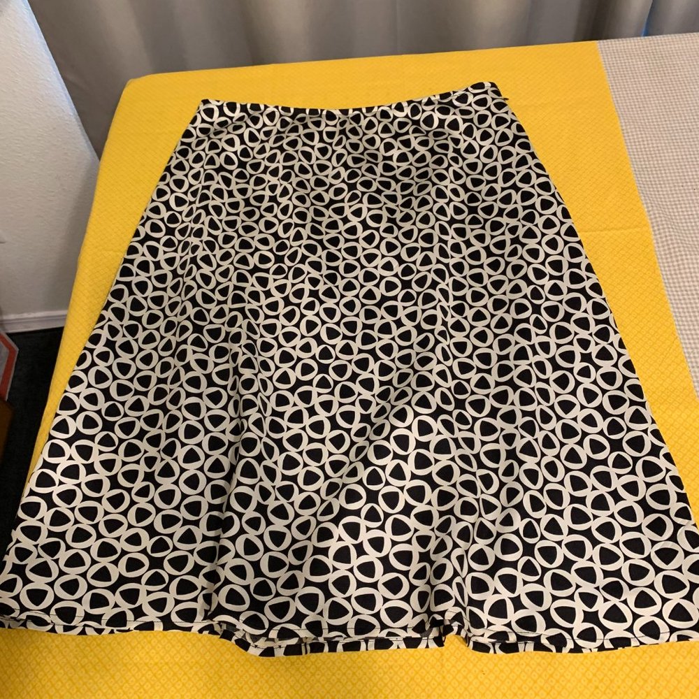International Concepts Silk Black and White Skirt Size 6